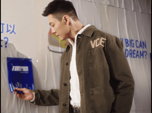 陈伟霆飞行夹克造型#随性时尚的短发霆哥@william威廉陈伟霆帅!