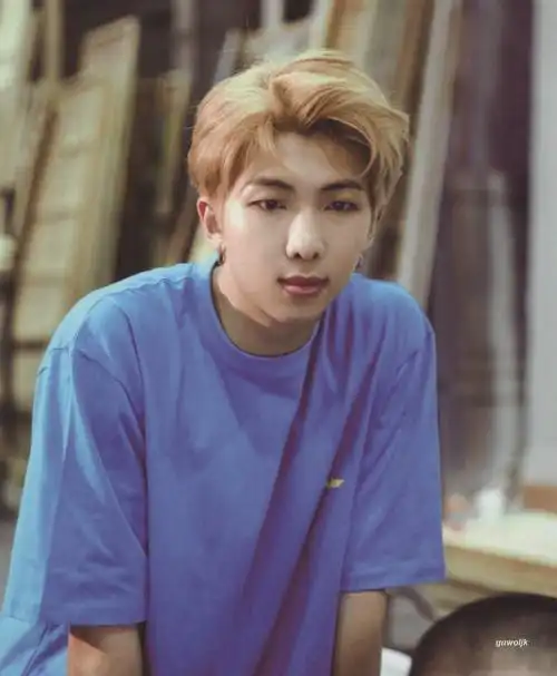 你有哪些金南俊帅气的照片