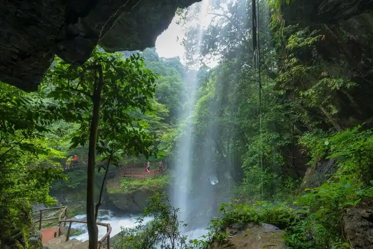 大山秘境水帘洞(组图)