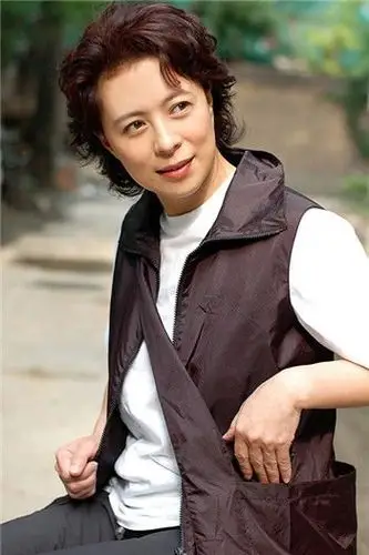 她是国家一级演员,出道40年零绯闻,丈夫身份显赫却为人低调!