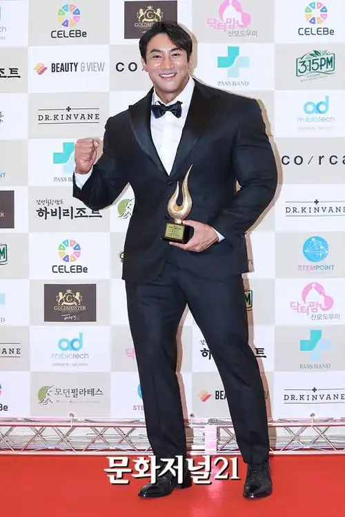 亚洲施瓦辛格韩国巨兽黄哲勋世界健美冠军的健身之路