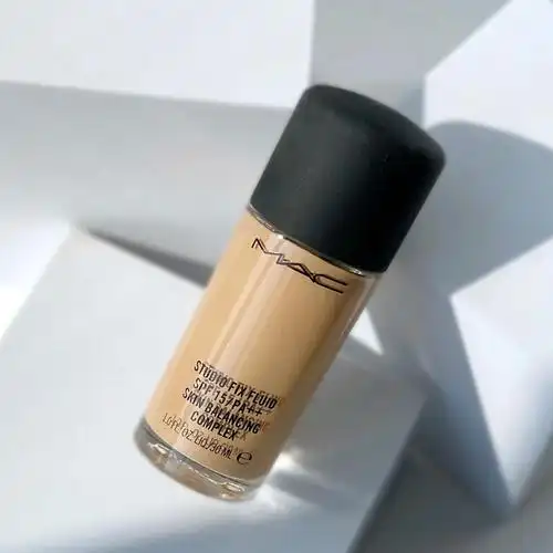 520情人节礼物现货mac魅可定制无瑕粉底液n12n18nc15nc12持久控油遮瑕