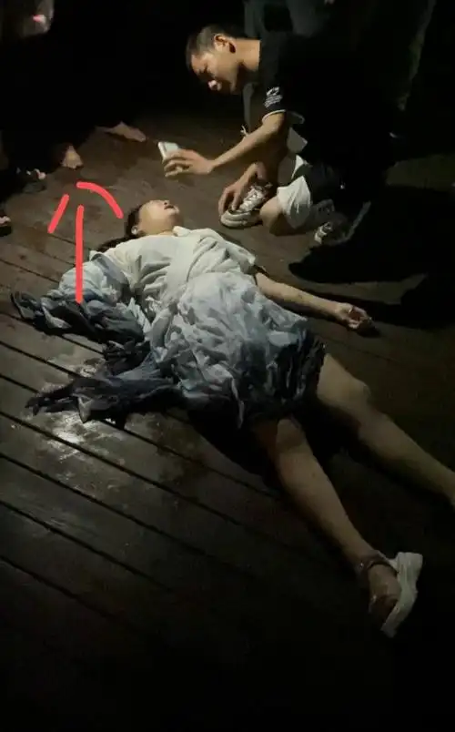 14女孩深夜跳湖轻生,辅警救人后悄然离开,深藏功与名的"托举哥"找到了