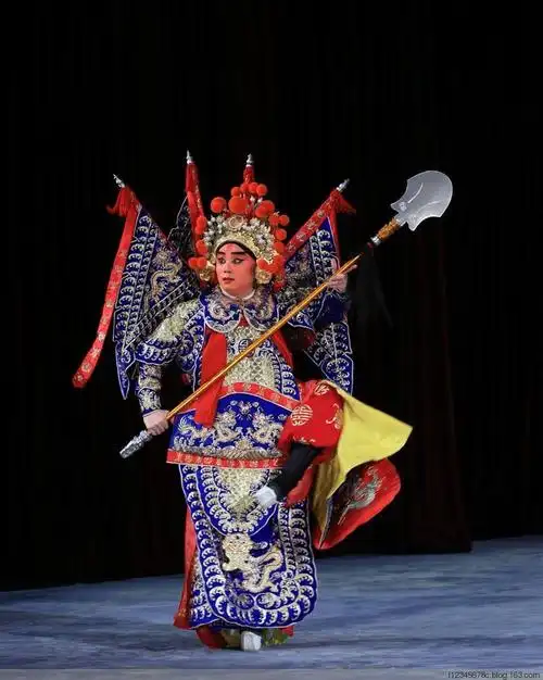 武将背后插旗,到底是京剧的夸张还是历史上真实的存在?_靠旗