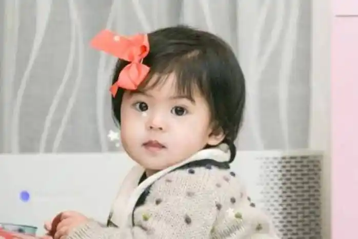 有种"逆袭"叫波妞,小时候像萧敬腾,如今终于有贾静雯的感觉了