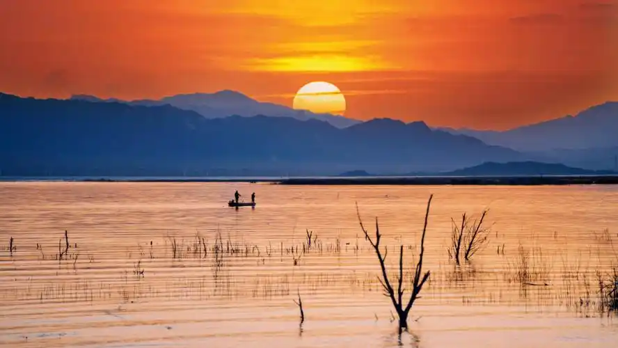 不出京看落日归山海
