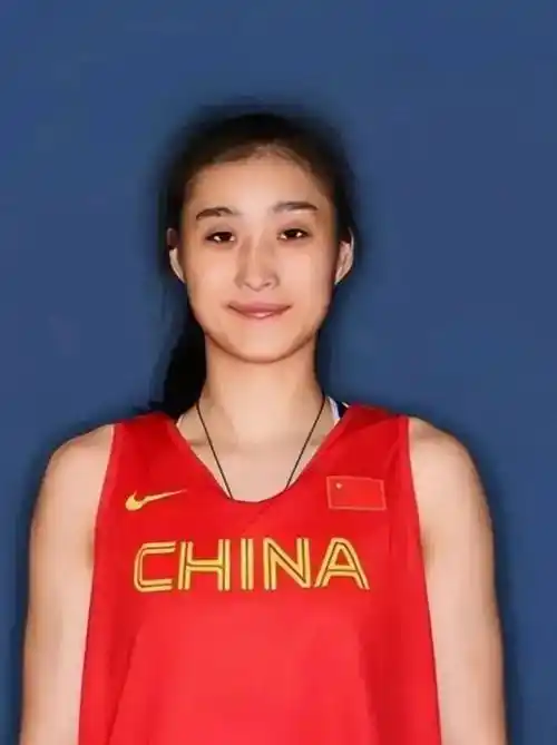 盘点女篮10大美女,李月汝王思雨榜上有名,隋菲菲仅列第三_杨力维_比赛