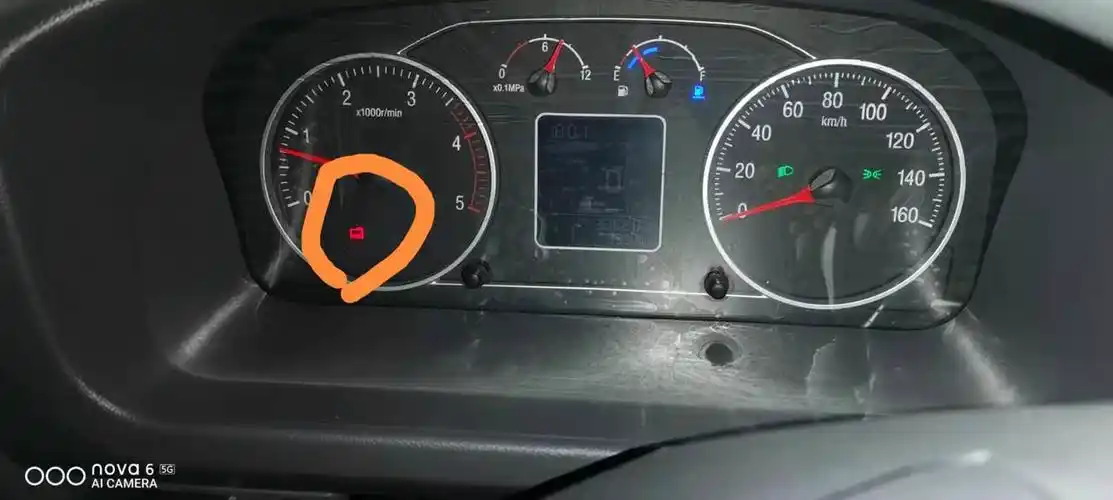 福田奥铃速运仪表上这个是什么灯跑起来闪亮