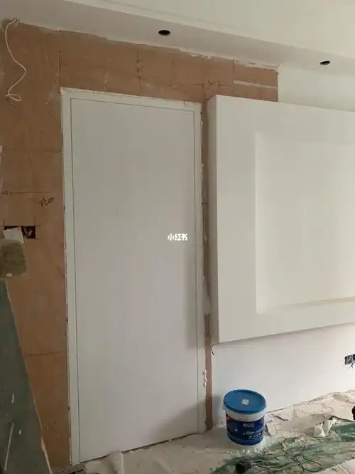 电视背景墙隐形门装上啦