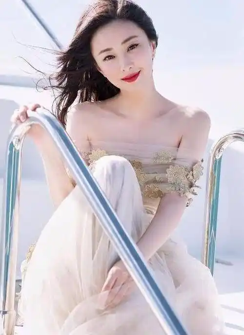 出道十九年零绯闻,你知道她是谁吗_林静_女明星_影响力