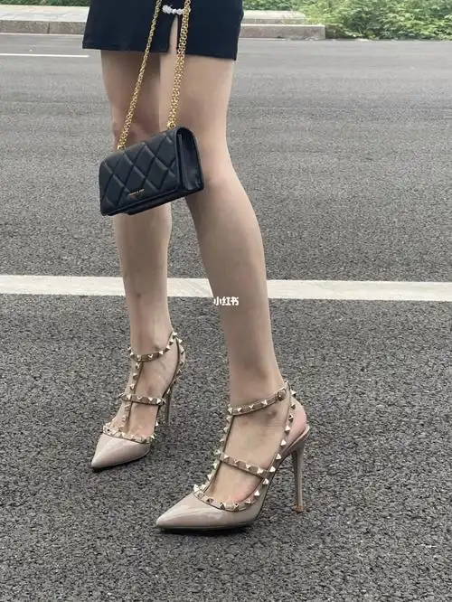 58010cm华伦天奴铆钉鞋两圈