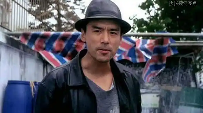 第二位:钟镇涛  还记得这位潇洒哥吗?