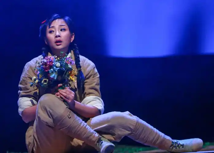 演员殷桃主演话剧我在天堂等你