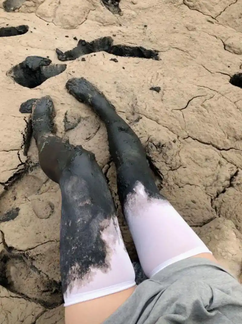 真的太难受了,陷淤泥里了,白丝都变黑丝了