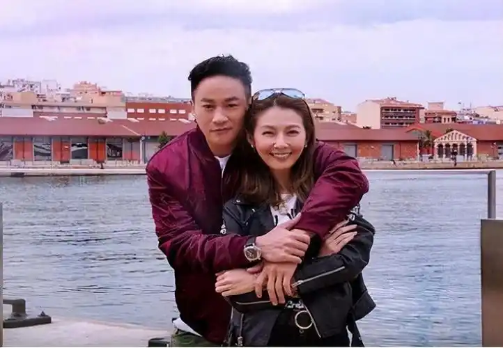 回顾何润东曾三次表白孙俪被拒41岁迎娶柜姐无子也幸福