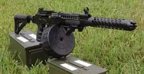 赛加saiga-12自动霰弹枪,90年代俄罗斯在ak突击步枪结构和原理基础上