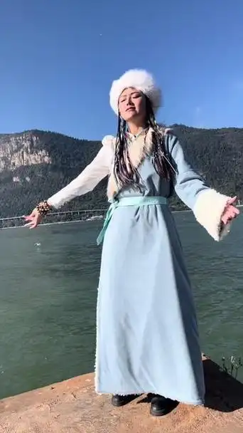 找到爱琴海了 @歌手央金兰泽