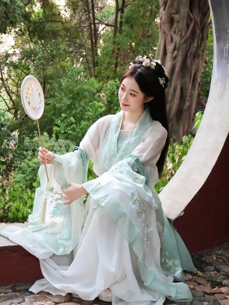 大美女汁儿姐@zibaby 真的好漂亮#古装 #摄影 #拍照 - 抖音