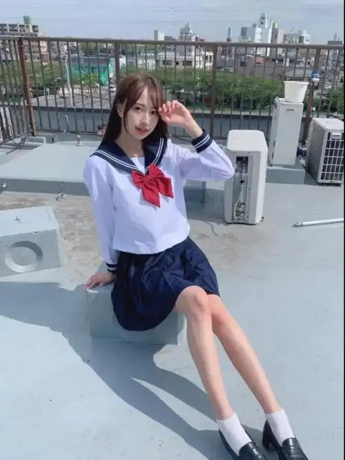 被戏称腿比赤道还长日本美腿高中生混血模特太吸睛