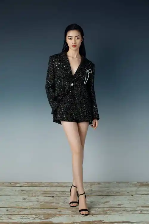 网剧《邻里一家人》今日开播 栾蕾英实力演绎女精英_电影_剧中_新疆