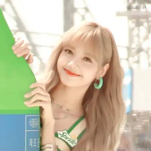 lisa头像. cr.夏以柔. 拿图dd. 二传明注川渝小辞.