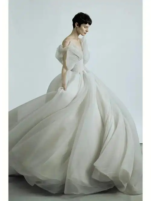 藕灰色精灵裙仪式之选小众设计师婚纱