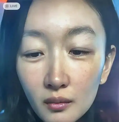 周冬雨:电影脸的真实美周冬雨是一位备受赞誉的明星,拥有独特魅力.