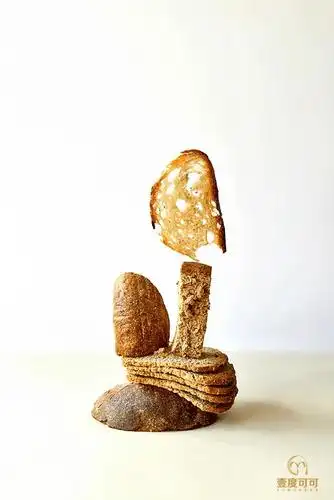 非凡创意创造了惊人的面包平衡塔!