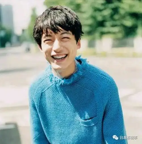 坂口健太郎受事务所力捧 事业稳步上升作品不断|坂口健太郎|日本男