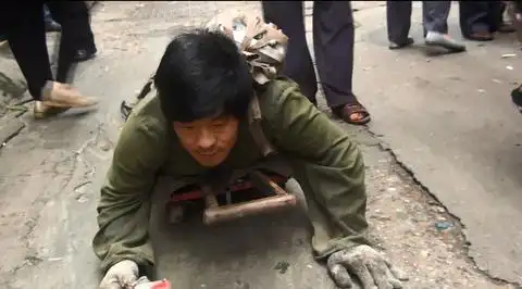 实拍镜头下"职业乞丐"的生活百态