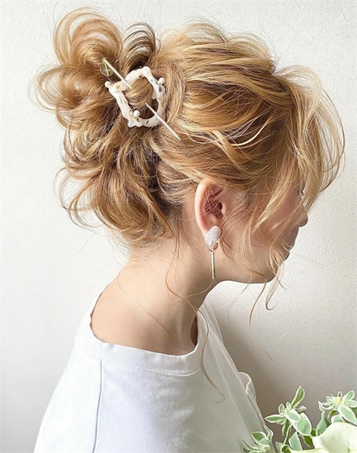 日系慵懒风扎发 俏皮鬼马丸子头_时尚扎发 - 美发站