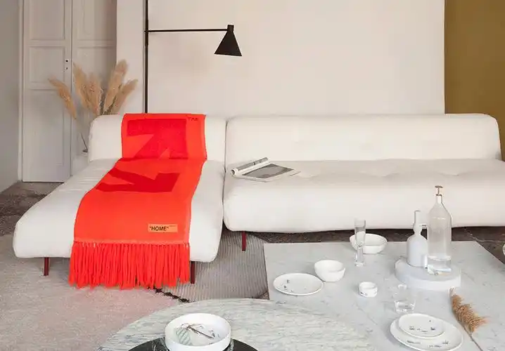 off-white 首个家居系列来了,还是标志性的命名方式和配色风格