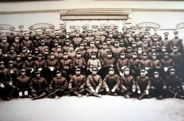 晚清北洋新军合影,这支由清廷花费重金打造的军队,无论如何都没有想到