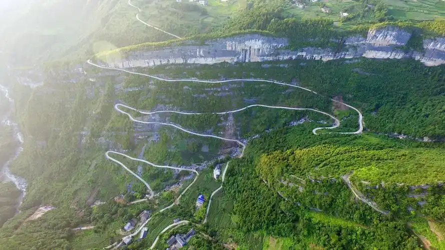 五峰"绝壁越野线"成功入选2017年36条国内极致自驾路线