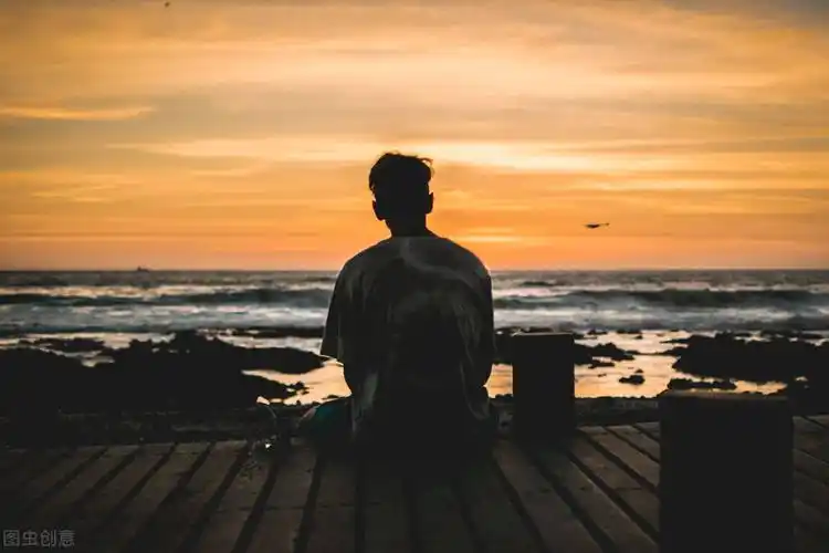 一个人的世界总是孤独在人群里才有生活的乐趣