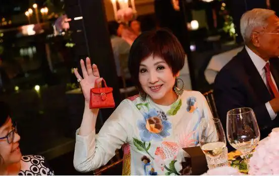 霍英东的儿媳妇中陈琪琪真的是挺美的变老之后更有一种韵味