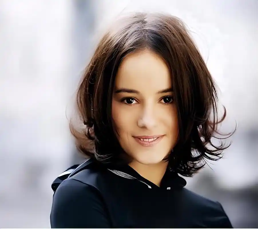 艾莉婕:80后最爱的法国小天后 艾莉婕,法国小天后,80后最爱,摇摆的