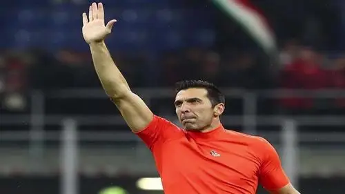 布冯职业生涯十大扑救世界杯决赛单掌拒齐祖,厉害