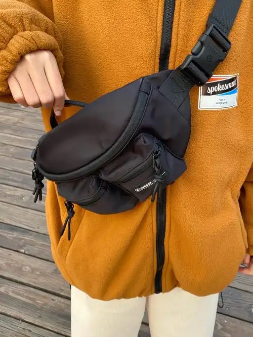 斜挎胸包嘎嘎送男朋友的包帅到我了