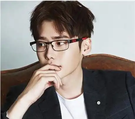 长脸尖下巴男生适合什么发型