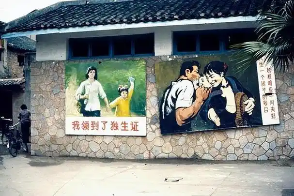 八九十年代的街头标语,大型广告牌的生动形象布满了各大城市