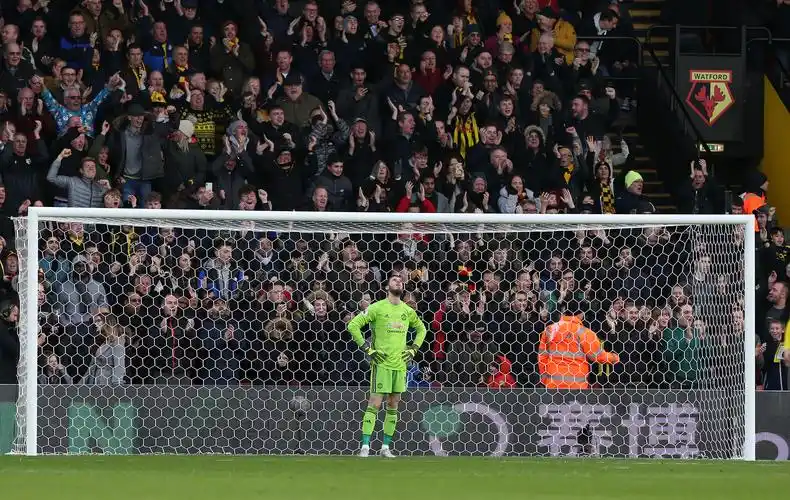 超级巨大失误!德赫亚懊悔捶地 连续13场丢球生涯最差