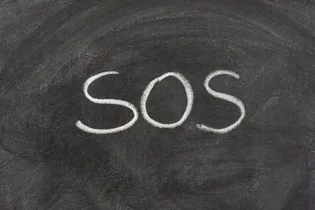 代码学校求救信号 sos,学校黑板上照片