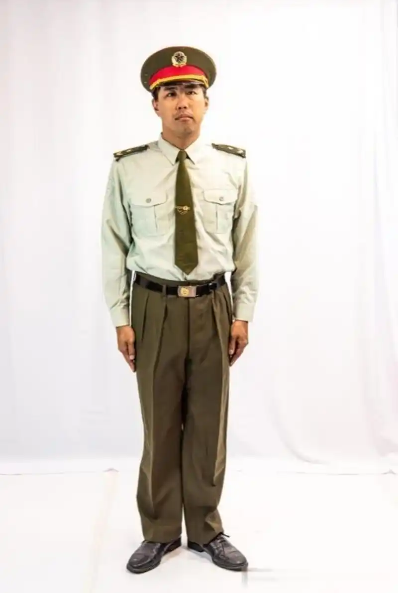 我国台湾军迷身穿解放军99式夏装.