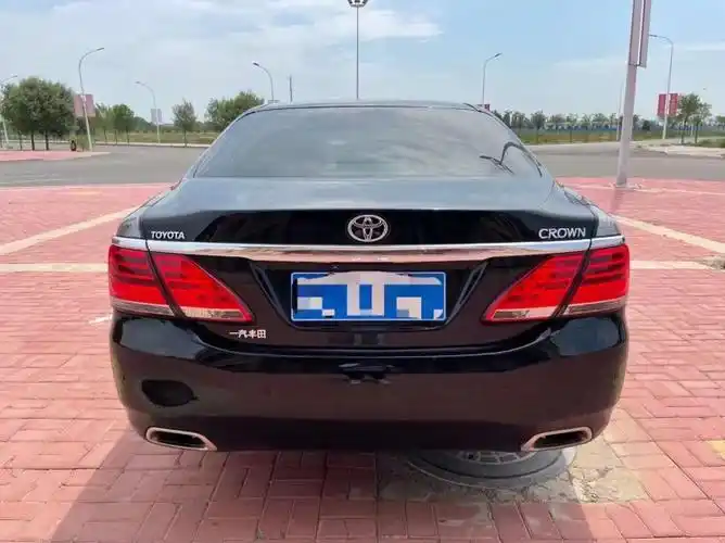 包头抵押车13年丰田皇冠出售