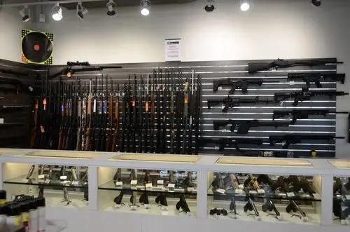 枪店里的别样风景 探访华威枪械专营店