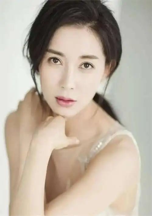 刘敏:她曾是卫视一姐,两次上春晚,现在44岁风韵犹存不