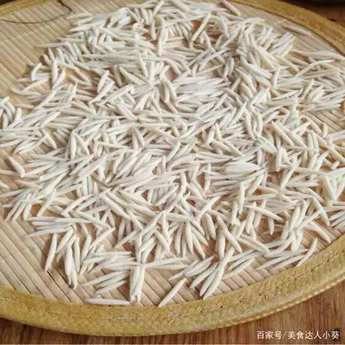 甘肃张掖:特色美食搓鱼子