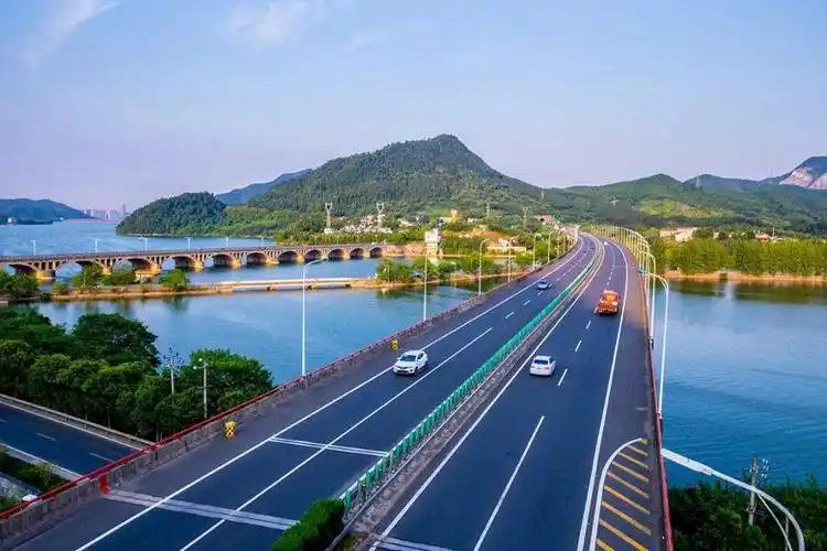 车主请注意杭徽高速14日将进行隧道口装饰砼拆除施工