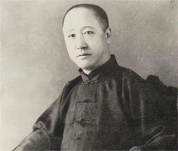 哥哥是皇帝伯父是光绪奶奶是慈禧溥任却低调的活到2015年